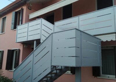 parapetti e scale esterni11
