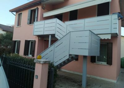 parapetti e scale esterni12